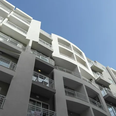 Modern Luxury Penthouse In Perfect Location *